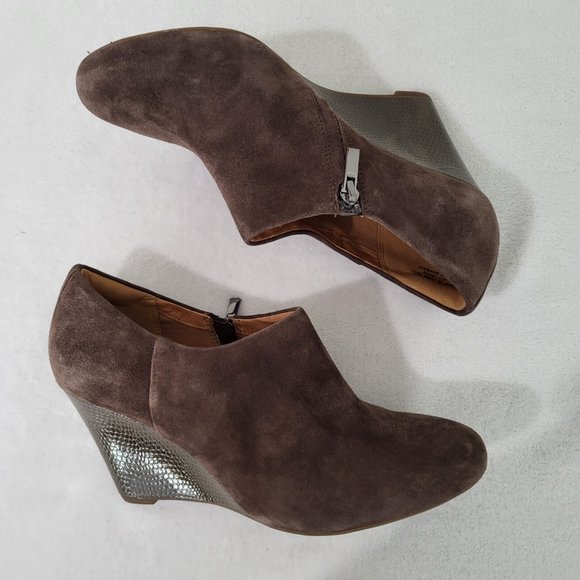 Clarks Artisan Brown Suede Wedge Ankle Booties SZ 9.5 - Picture 5 of 10